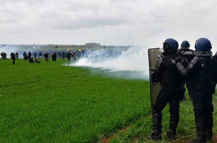  Γαλλία: Μετά το συνταξιοδοτικό, προστίθεται ο πόλεμος και για το νερό – Ανυποχώρητος ο Μακρόν ( vid )