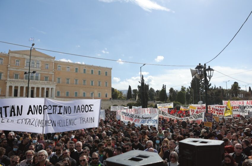  Τραγωδία στα Τέμπη: Χιλιάδες στο μεγάλο συλλαλητήριο στο Σύνταγμα- “Το έγκλημα αυτό να μην συγκαλυφθεί”