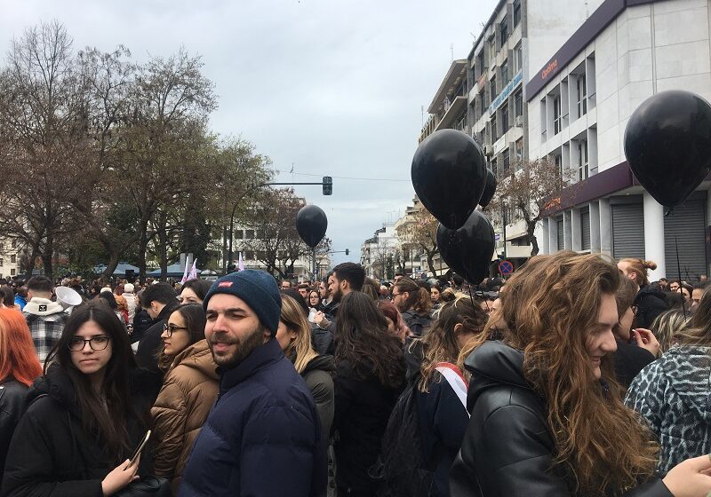  Το libre στη διαδήλωση για τα Τέμπη/ Συγκλονιστικές μαρτυρίες φοιτητών: Ζω γιατί κατέβηκα στη Λάρισα – Το τραγούδι της οργής (εικόνες, vid)