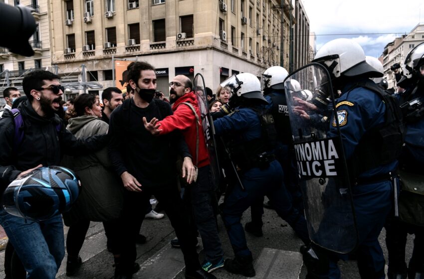  Άνοιξαν οι δρόμοι στο κέντρο της Αθήνας μετά τα επεισόδια