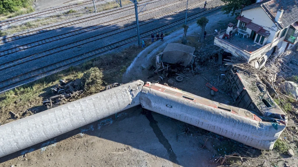 adendro 2017 ektroxiasmos treno dikografia ntogiakos