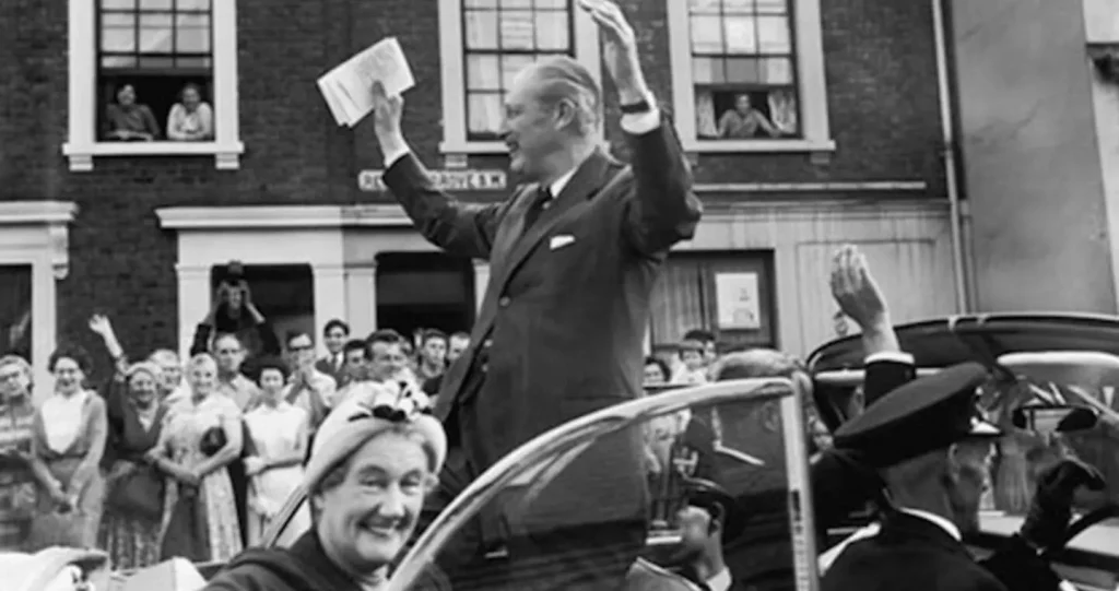 harold macmillan waves to 006