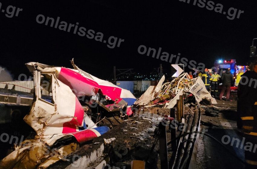  Εικόνες χάους από την σύγκρουση τρένων – Στις φλόγες τα διαλυμένα βαγόνια – Τι αναφέρουν επιβάτες (εικόνες, vid)