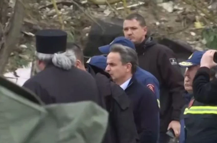  Τέμπη: Στο σημείο της τραγωδίας ο Μητσοτάκης