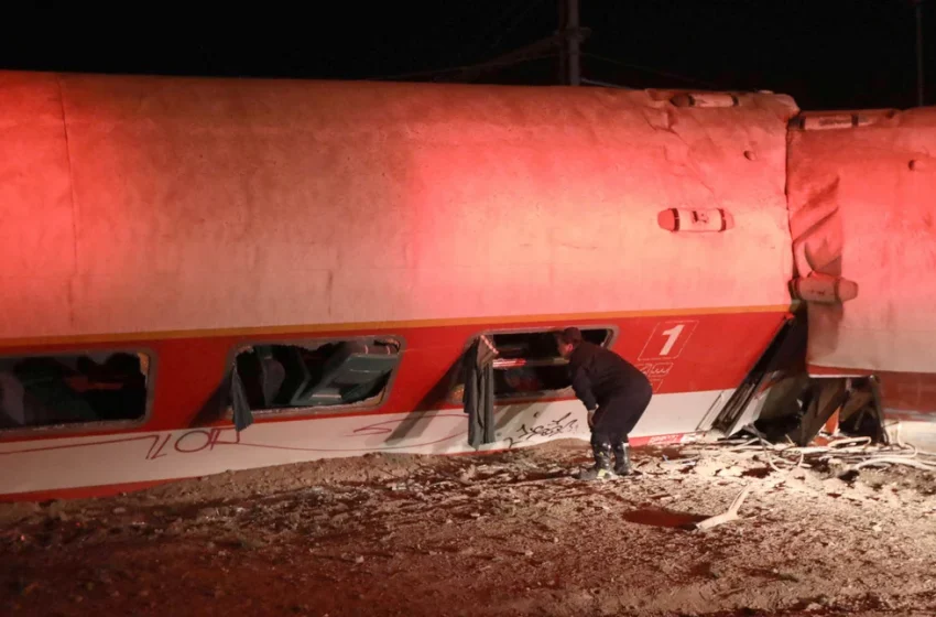  Τέμπη: Σύγκρουση και εκτροχιασμός τρένων – Αναφορές για πυρκαγιά, τραυματίες και εγκλωβισμένους