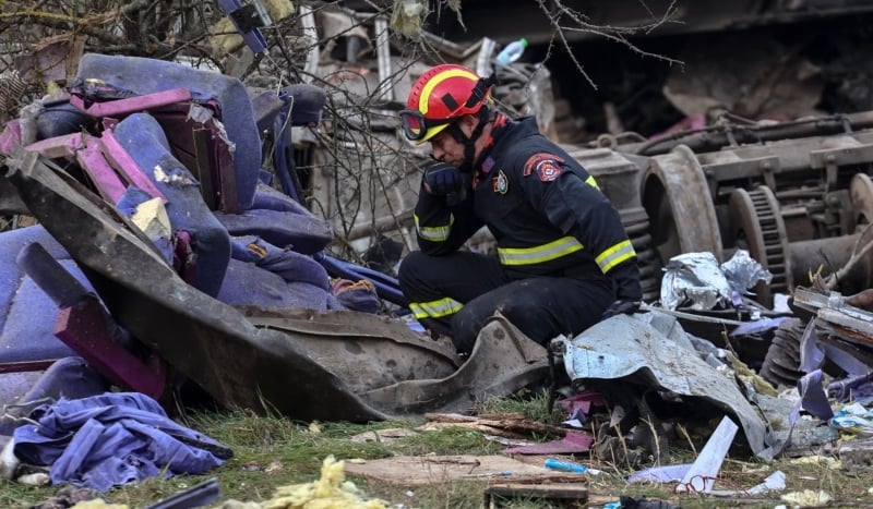  Τέμπη: Προκαλούν σοκ οι περιγραφές των διασωστών – “Βγάλαμε κορμιά καμμένα και διαμελισμένα”