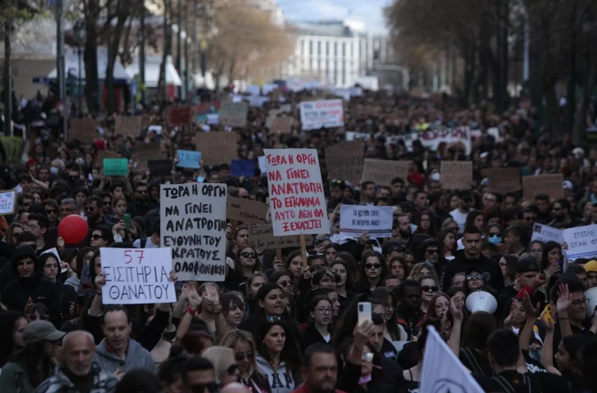  Πορείες οργής και δικαιοσύνης – Εκατοντάδες χιλιάδες φώναξαν για τις “ζωές που μετράνε” – Επεισόδια και καταστολή αμαύρωσαν τη διεκδίκηση (vid)