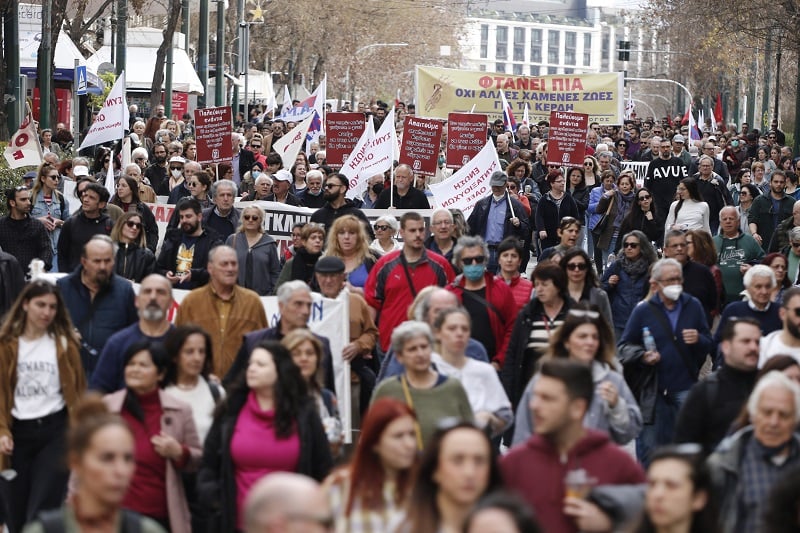  Τα συλλαλητήρια της δικαιοσύνης – Χιλιάδες πολίτες έδωσαν δυναμικό παρών σε Αθήνα, Θεσσαλονίκη, Λάρισα και άλλες πόλεις (εικόνες, vid)