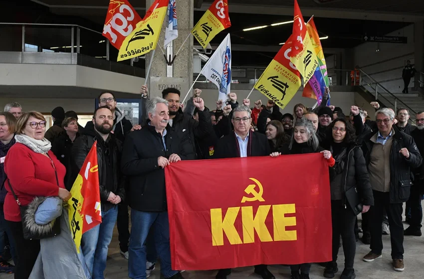  Στο Παρίσι ο Κουτσούμπας: “Τεράστια η δύναμη της εργατικής τάξης και του οργανωμένου αγώνα” – Ομιλία σε εργαζόμενους σιδηροδρομικούς