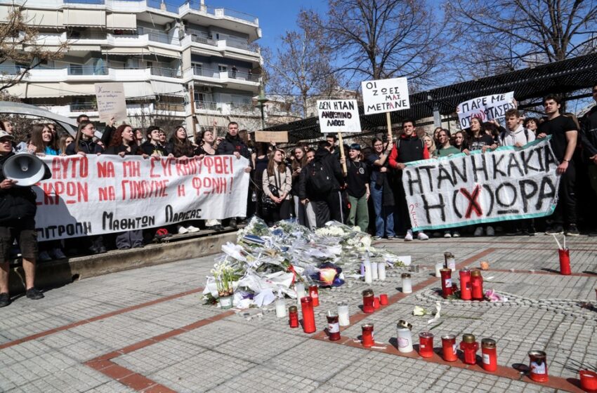  Τέμπη: Μεγάλη συγκέντρωση διαμαρτυρίας στη Λάρισα – ” Φταίει η κακιά η (χ)ώρα”
