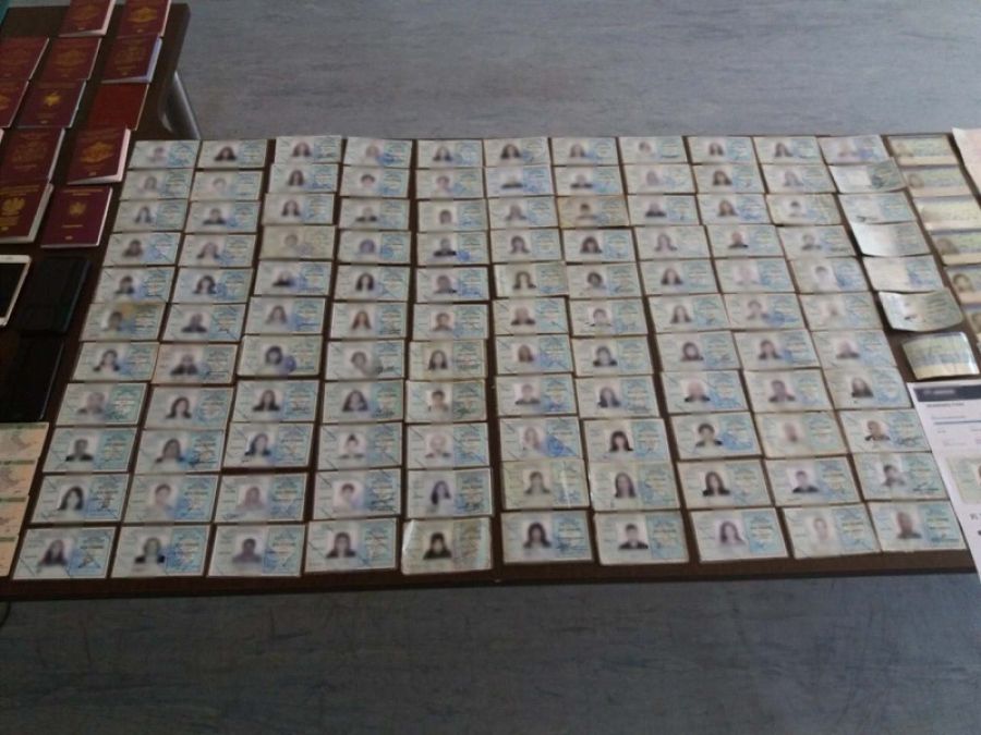 Πλαστές ταυτότητες