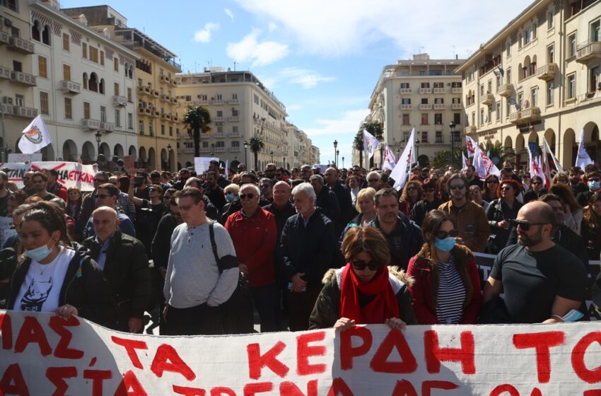  Τέμπη: Η μεγαλύτερη συγκέντρωση των τελευταίων δεκαετιών στην Θεσσαλονίκη
