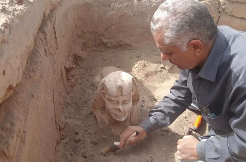  Αίγυπτος: Ανακαλύφθηκε άγαλμα ρωμαϊκής εποχής που μοιάζει με τη Σφίγγα