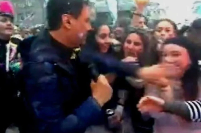  Δημοσιογράφος τραμπούκισε νεαρή όταν φώναξε σύνθημα κατά του Μητσοτάκη
