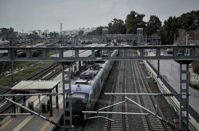  Λιβαδειά: Τρένο ακινητοποιήθηκε στον σταθμό – Φωτιά κοντά στις γραμμές