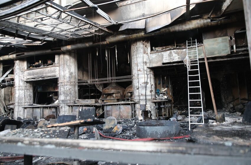  Νέα Σμύρνη: Ποιοι είναι οι επώνυμοι ιδιοκτήτες του εστιατορίου που κάηκε