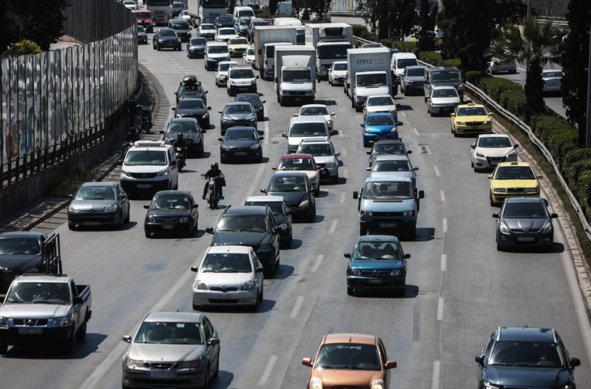  Έρημη πόλη η Αθήνα: Πάνω από 550.000 αυτοκίνητα πέρασαν τα διόδια Ελευσίνας και Αφιδνών
