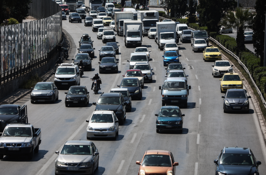  Μετ΄ εμποδίων η  κίνηση στους δρόμους: Στο “κόκκινο” η Αττική οδός και η Αθηνών Κορίνθου