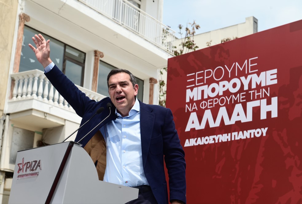 Eurokinnisi Αλέξης Τσίπρας χαιρετάει κόσμο