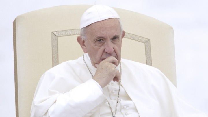  Πάπας Φραγκίσκος: Έπλυνε και φίλησε τα πόδια 12 ανήλικων κρατουμένων στην τελετή του Ιερού Νιπτήρος