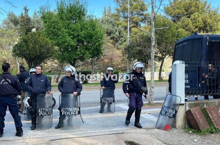  Ένταση στο ΑΠΘ: Επίθεση με πέτρες σε διμοιρία των ΜΑΤ