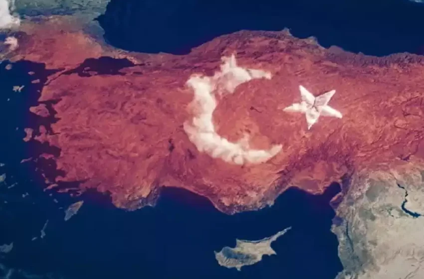  Ο Ερντογάν “έβαψε” κόκκινα τα νησιά του  Αιγαίου σε προεκλογικό σποτ – Η απάντηση της Αθήνας