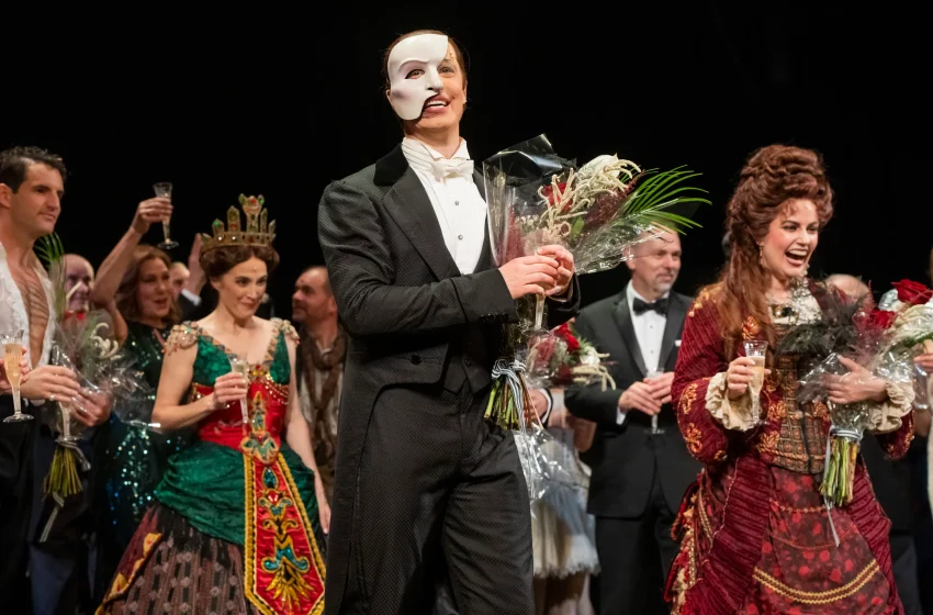  “Το Φάντασμα της Όπερας”: Αυλαία στο Broadway μετά από 35 χρόνια και 13.980 παραστάσεις- Το “αντίο” του Άντριου Λόϊντ Βέμπερ
