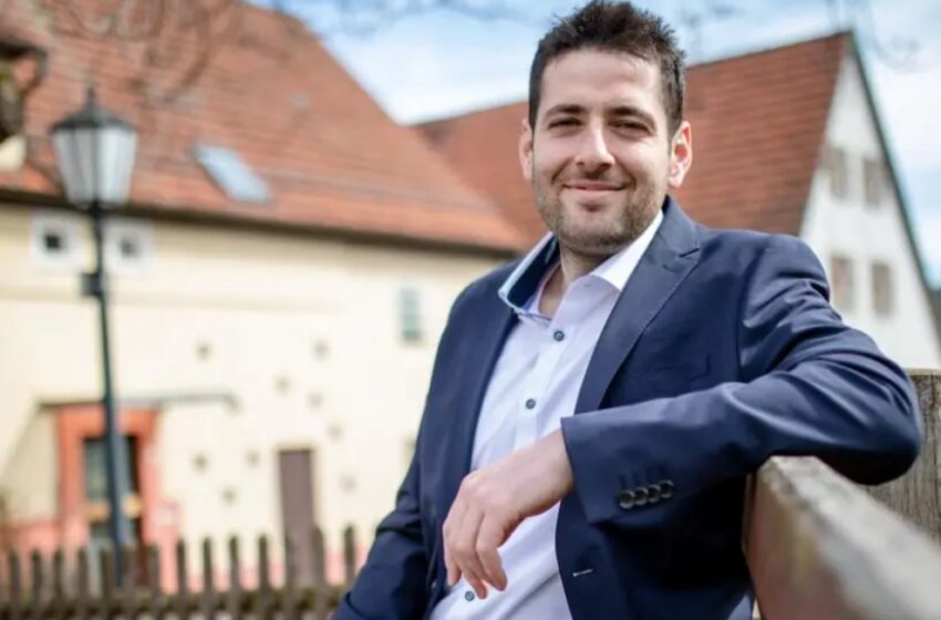  Γερμανία: 29χρονος πρόσφυγας από τη Συρία έγινε δήμαρχος του Όστελχάιμ!