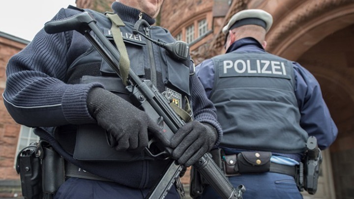  Συναγερμός στο Βερολίνο – Εθεάθησαν άτομα με “επικίνδυνα αντικείμενα”