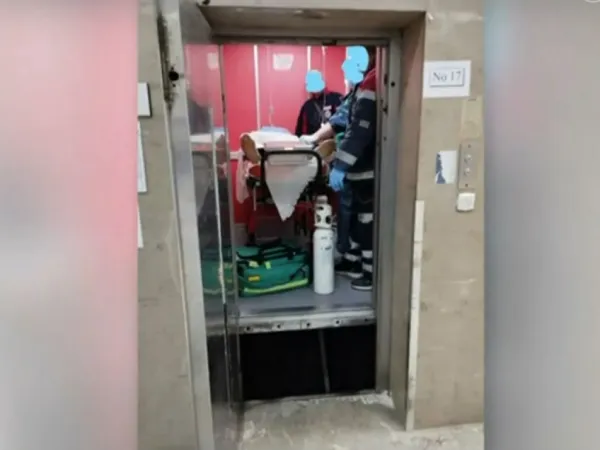  Ιπποκράτειο: Διασωληνωμένος ασθενής κλείστηκε στο ασανσέρ