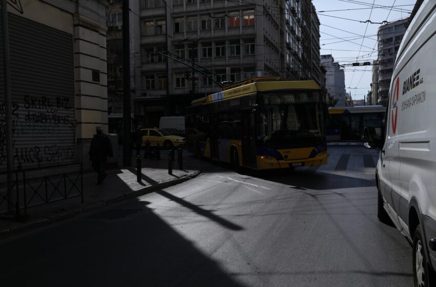  Στάση εργασίας σε τρόλεϊ και λεωφορεία