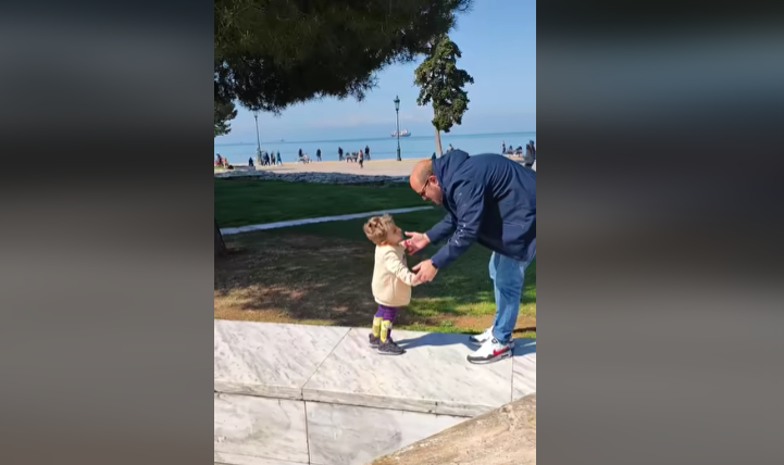  Παναγιώτης – Ραφαήλ: Συγκίνηση με το βίντεο που τον δείχνει να κάνει βόλτα στη Θεσσαλονίκη