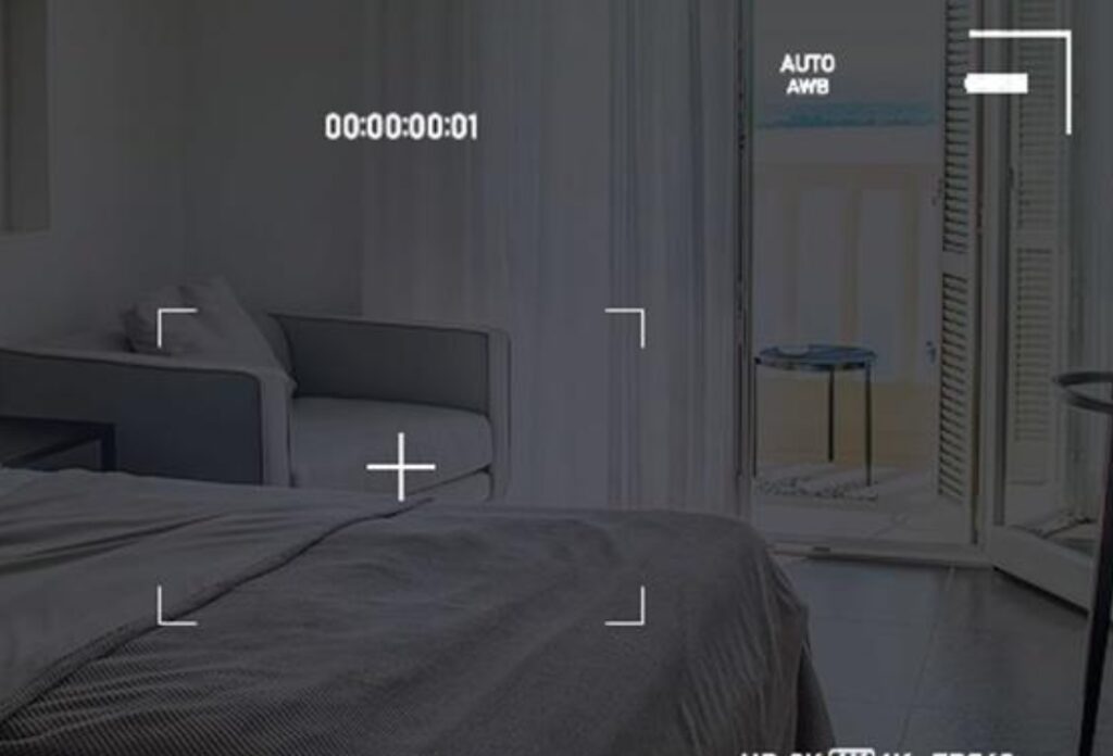 thessaloniki foititria kryfi kamera parakolouthisi spitonoikokyris