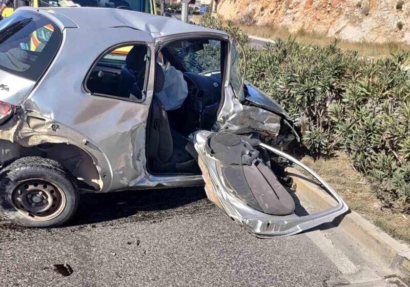  Τροχαίο στη Βάρης Κορωπίου: Όχημα παραβίασε το κόκκινο – Μία γυναίκα νεκρή