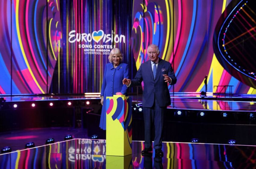  Eurovision: Ο Βασιλιάς Κάρολος και η Καμίλα παρουσίασαν τη σκηνή του διαγωνισμού (vid)