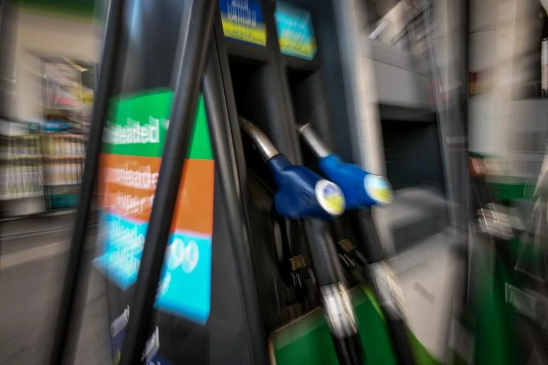  Πάνω και από Ελβετία: Την 7η ακριβότερη βενζίνη στον κόσμο πληρώνουν οι Έλληνες