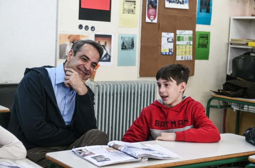   Μητσοτάκης: Επισκέφθηκε δημοτικό σχολείο στους Αγίους Αναργύρους – Έχει εξοπλιστεί με τους νέους διαδραστικούς πίνακες διδασκαλίας