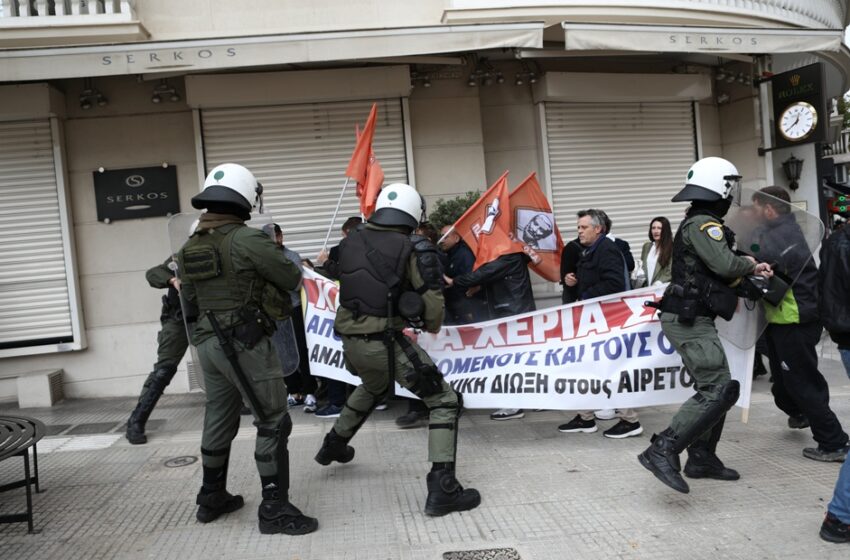  ΠΟΕ-ΟΤΑ: Ένταση και χημικά στην πορεία των εργαζομένων δήμων στο κέντρο της Αθήνας