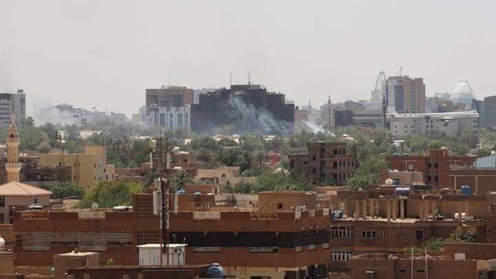  Χάος στο Σουδάν: Οι παραστρατιωτικοί εισβάλλουν σε φυλακές και απελευθερώνουν κρατούμενους