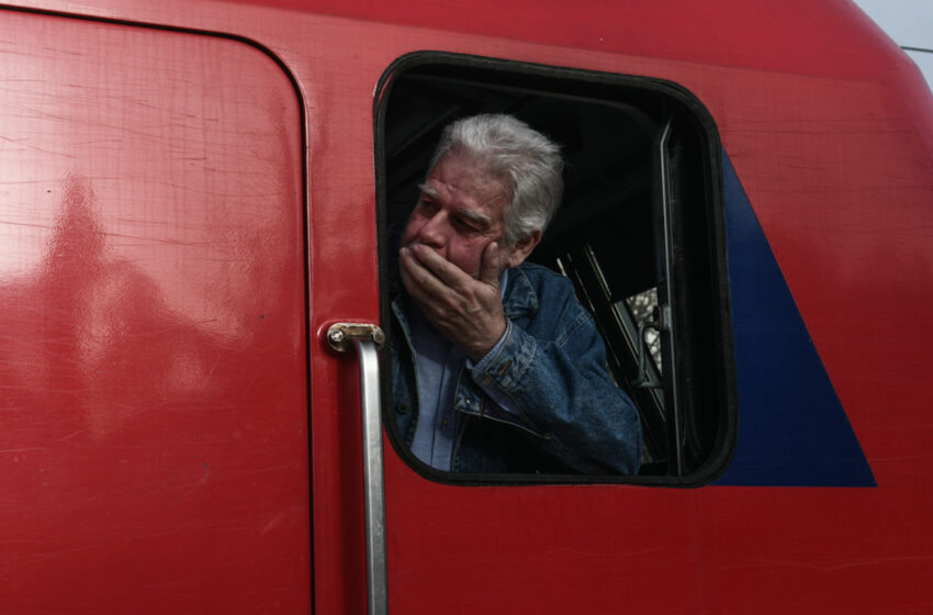  Δακρυσμένος ο πρόεδρος του ΟΣΕ στο πρώτο δρομολόγιο του τρένου που μπήκε στις ράγες