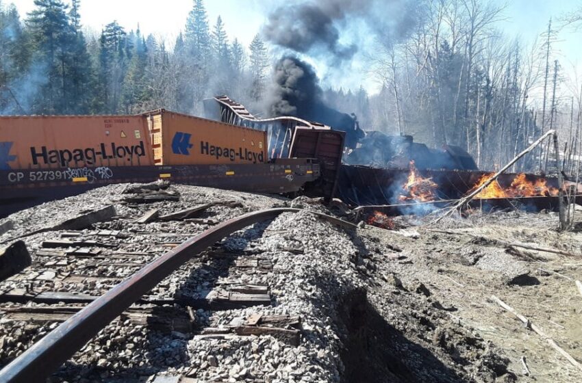  ΗΠΑ: Τρένο εκτροχιάστηκε και πήρε φωτιά – Τρεις τραυματίες