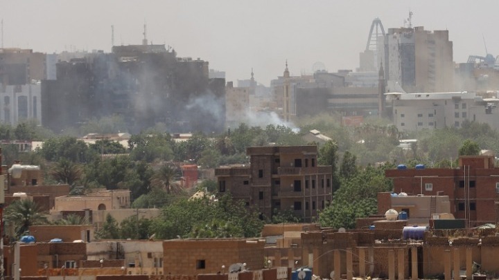  Σουδάν: Απεγκλωβίστηκαν 23 Έλληνες – Η ανακοίνωση του ΥΠΕΞ – Αιχμές Δένδια: “Σαν Ευρώπη στην κρίση του Σουδάν δεν έχουμε πάρει πολύ καλό βαθμό”