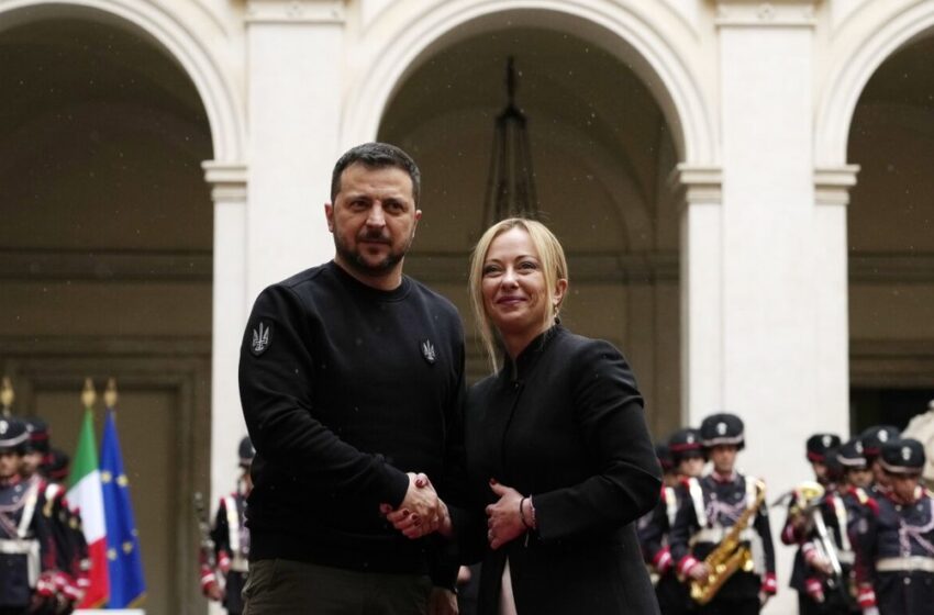  Ζελένσκι στη Ρώμη: ”Η Ιταλία, στον πόλεμο αυτό, συντάσσεται με την πλευρά την αλήθειας” – Πιθανή επίσκεψη στο Βερολίνο