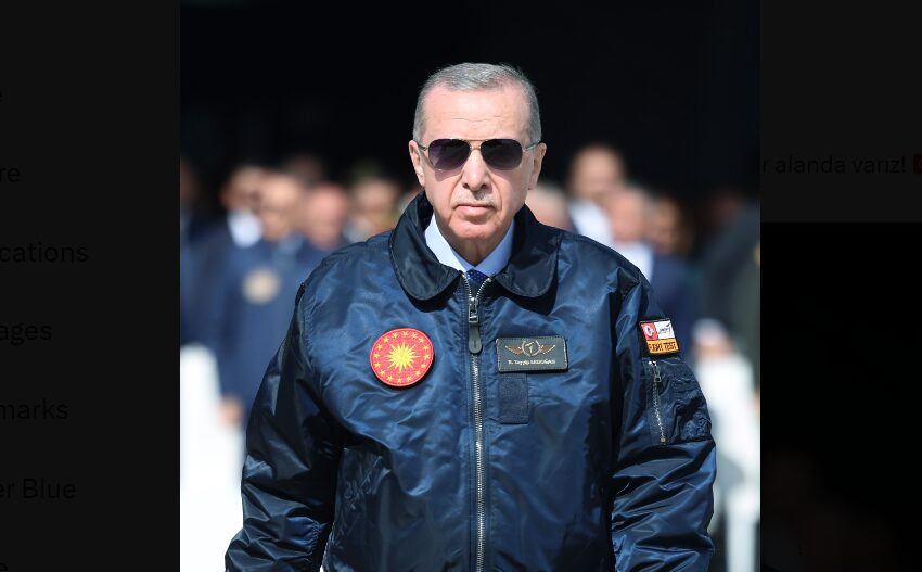  Προεκλογική “φιγούρα” Ερντογάν: Με “στιλ” πιλότου στο τιμόνι μαχητικού αεροσκάφους (vid)