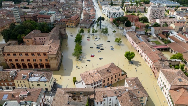  Βυθισμένη στα νερά και τη λάσπη η Εμίλια Ρομάνια – 13 νεκροί, εκτεταμένες καταστροφές