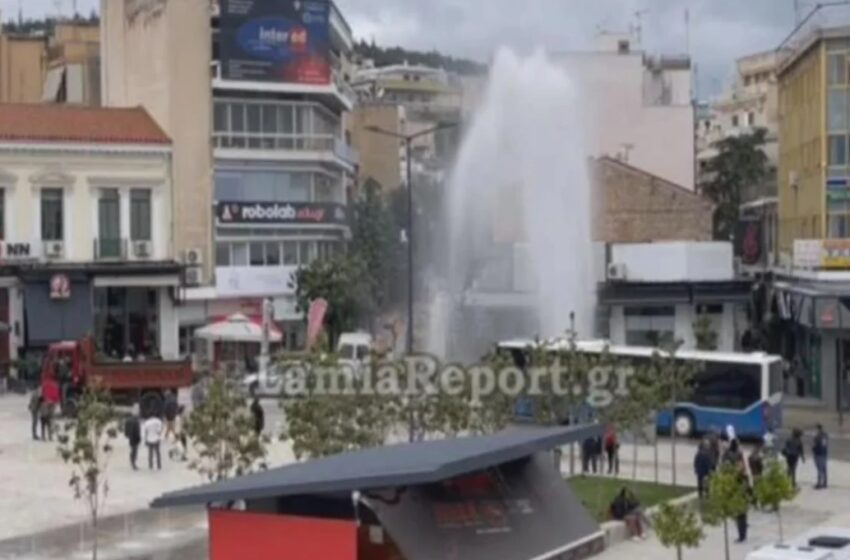  Λαμία: Φορτηγό παρέσυρε πυροσβεστικό κρούνο και “δημιούργησε συντριβάνι” (vid)