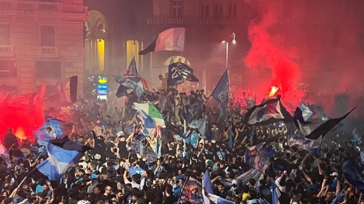  Ένας νεκρός και επτά τραυματίες στη Νάπολη στους πανηγυρισμούς για το πρωτάθλημα