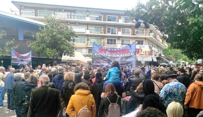  Σέρρες: Συγκέντρωση διαμαρτυρίας για τα Τέμπη στο γραφείο του Κ.Καραμανλή