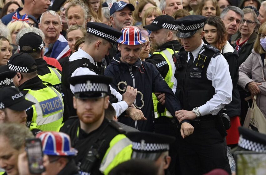  Βρετανία/Στέψη Καρόλου: Συνελήφθη ο επικεφαλής της οργάνωσης κατά της μοναρχίας