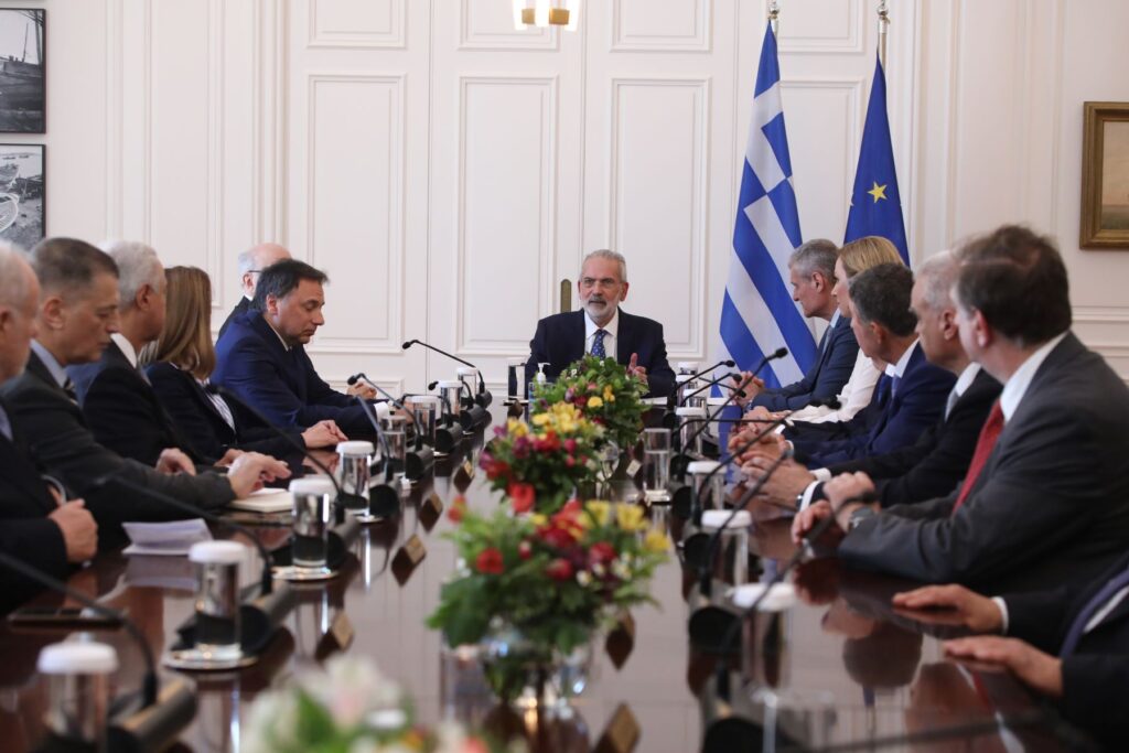 ypiresiaki kyvernisi